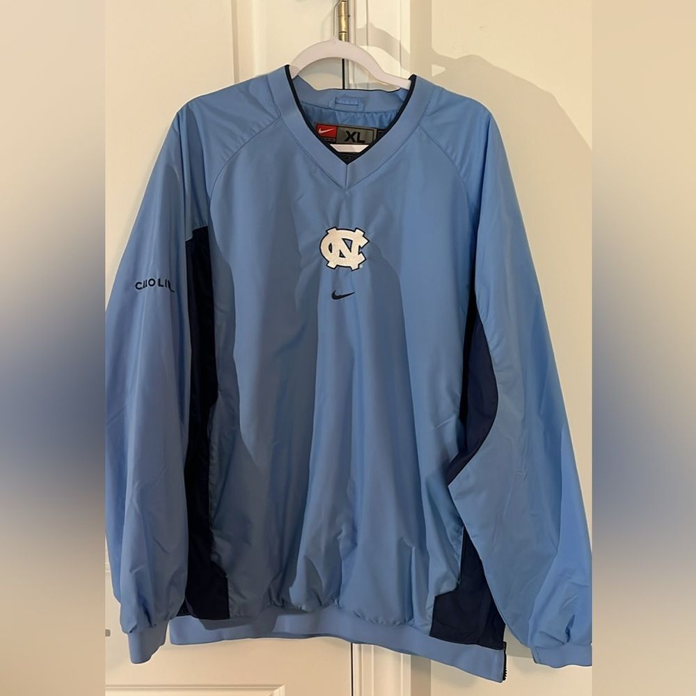 One (1) Nike Sewn UNC North Carolina Tarheels Pullover Golf Jacket Wind Shirt XL